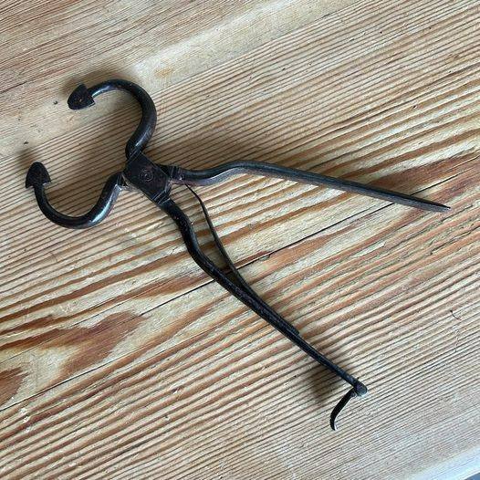 iron-sugar-nippers-1 a specific tool: iron sugar nippers.
